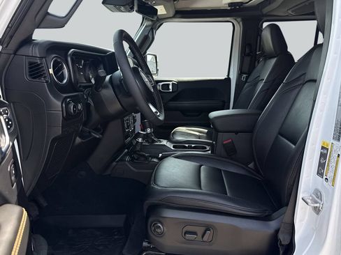 Used 2025 Jeep Wrangler Unlimited Sahara AWD/4WD image 13