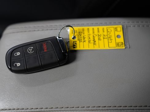 Used 2023 Jeep Compass Limited image 28