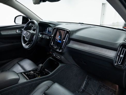 Used 2024 Volvo XC40 B5 Plus AWD/4WD image 24