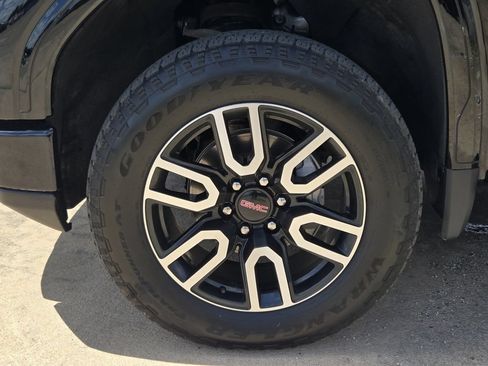 Used 2023 GMC Sierra 1500 AT4 w/ Technology Package AWD/4WD image 13