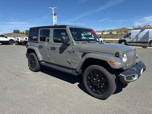Used 2023 Jeep Wrangler Unlimited Sahara w/ Cold Weather Group image 17