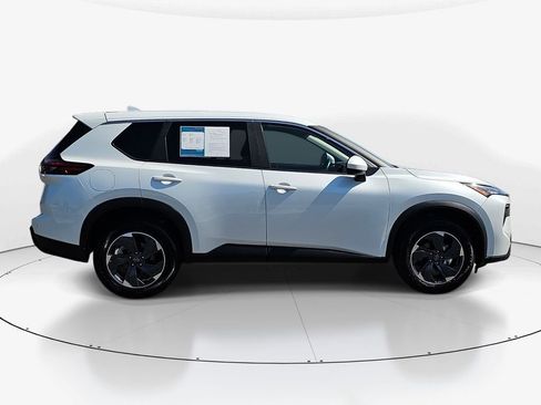 Used 2024 Nissan Rogue SV FWD image 5