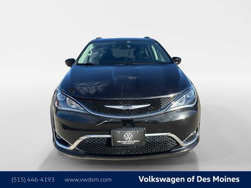 Used 2017 Chrysler Pacifica Touring-L image 8