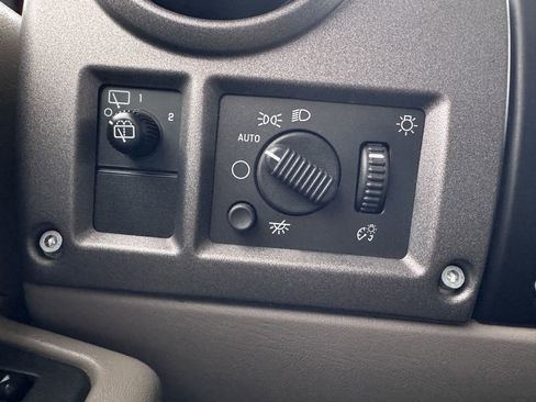 Used 2004 HUMMER H2 w/ Preferred Equipment Group image 12