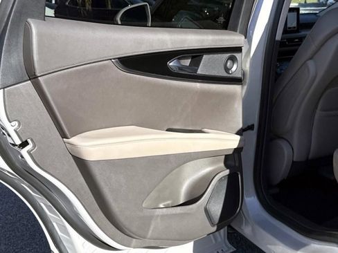 Used 2021 Lincoln Nautilus Reserve w/ Equipment Group 201A image 13