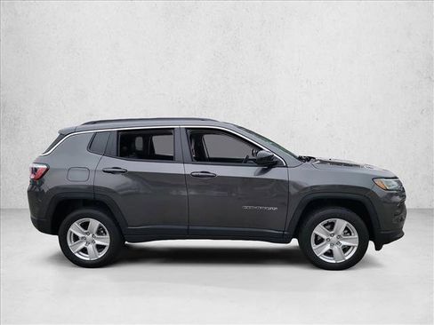 Used 2022 Jeep Compass Latitude image 4