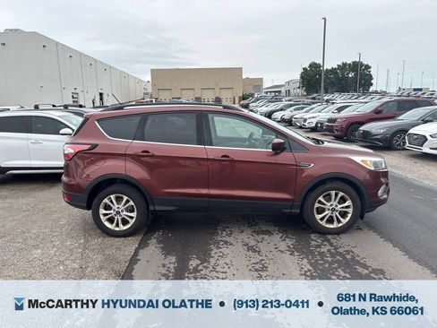 Used 2018 Ford Escape SE w/ SE Sync 3 Package FWD image 12