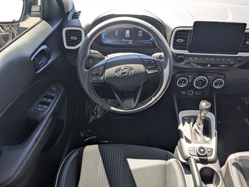 New 2025 Hyundai Venue Limited image 17