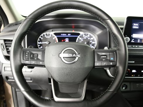 Used 2025 Nissan Rogue SV AWD/4WD image 19