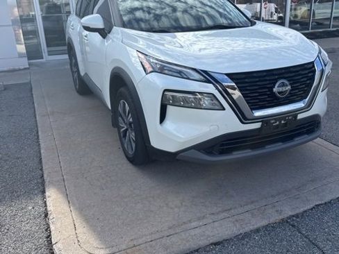 Used 2022 Nissan Rogue SV w/ SV Premium Package image 1