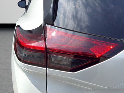 Used 2025 Nissan Rogue SV AWD/4WD image 32