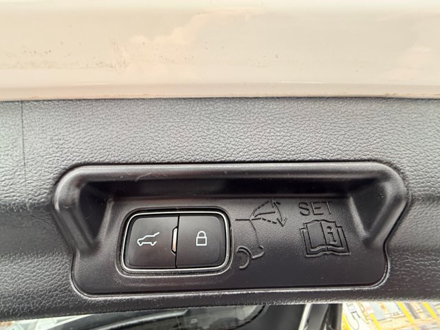 Used 2022 Ford Explorer XLT w/ Equipment Group 202A AWD/4WD image 21