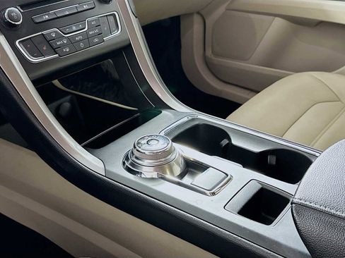 Used 2017 Ford Fusion SE w/ Fusion SE Technology Package image 15