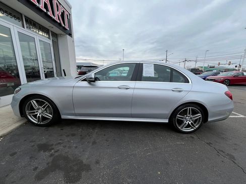 Used 2017 Mercedes-Benz E 300 4MATIC image 8