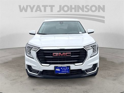 Used 2024 GMC Terrain SLE image 8