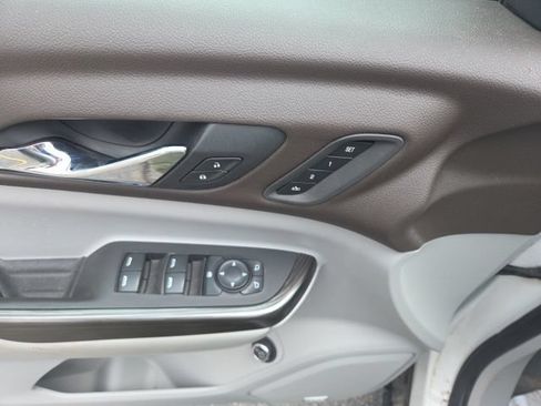 Used 2019 GMC Acadia SLT AWD/4WD image 11