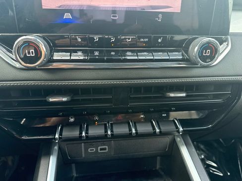 Used 2023 Chevrolet Colorado LT w/ LT Convenience Package II AWD/4WD image 18