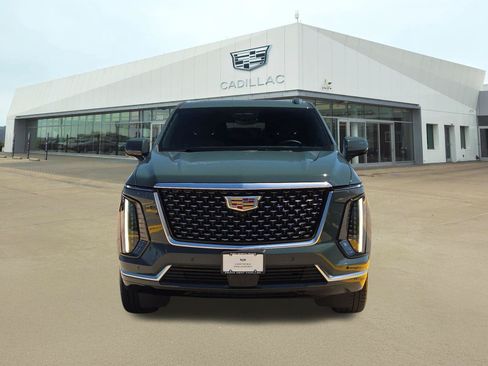 Used 2026 Cadillac Escalade Luxury w/ LPO, Floor Liner Package RWD image 2
