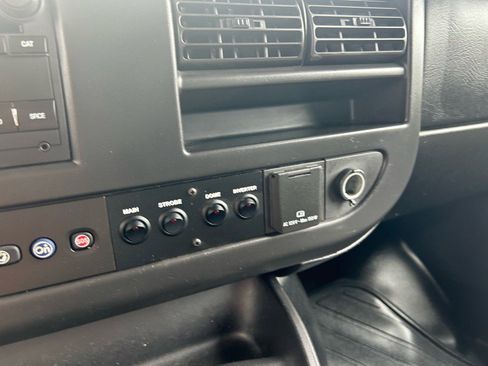 Used 2015 Chevrolet Express 2500 image 14