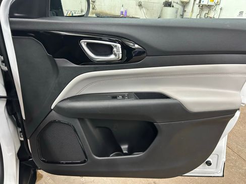 Certified 2022 Jeep Compass Limited image 31