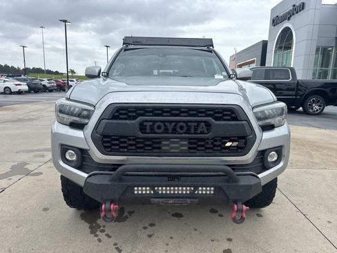 Used 2023 Toyota Tacoma TRD Off-Road w/ TRD Premium Off Road Package AWD/4WD image 2