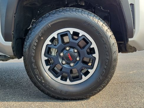 Used 2024 Toyota Tacoma TRD Off-Road AWD/4WD image 5