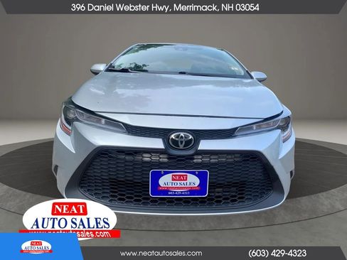 Used 2022 Toyota Corolla LE FWD image 2
