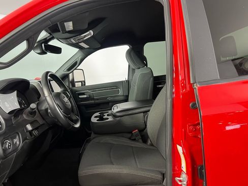 Used 2024 RAM 2500 Big Horn w/ Sport Appearance Package image 25