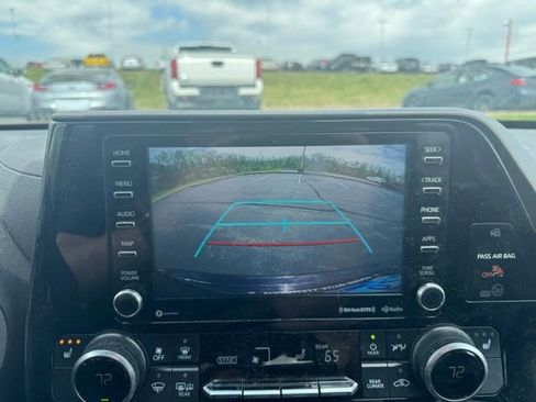 Used 2022 Toyota Highlander XLE image 22