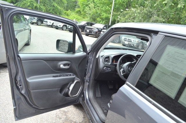 Used 2023 Jeep Renegade Latitude AWD/4WD image 15