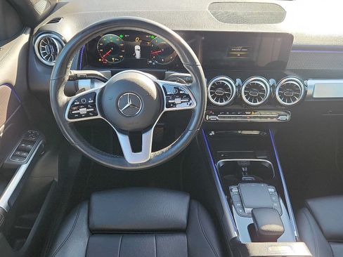 Used 2022 Mercedes-Benz GLB 250 4MATIC image 11