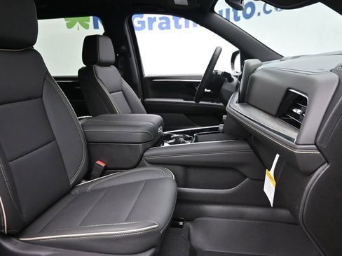 New 2026 Chevrolet Suburban Premier w/ Sun And Tow Package AWD/4WD image 9