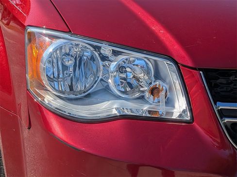 Used 2016 Dodge Grand Caravan American Value Package image 9