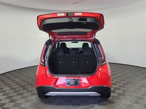 Used 2023 Kia Soul LX w/ LX Technology Package FWD image 6
