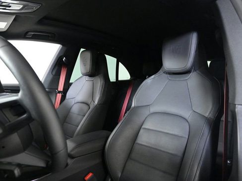 Certified 2025 Porsche Macan Electric image 5