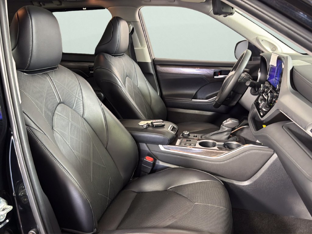 Used 2023 Toyota Highlander Platinum AWD/4WD image 40