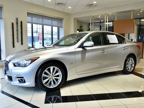Used 2017 INFINITI Q50 3.0t Premium w/ 3.0T Premium Plus Package AWD/4WD image 3