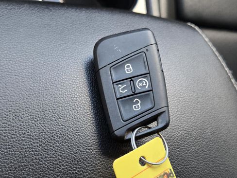 Used 2023 Volkswagen Atlas Cross Sport SEL R-Line image 32