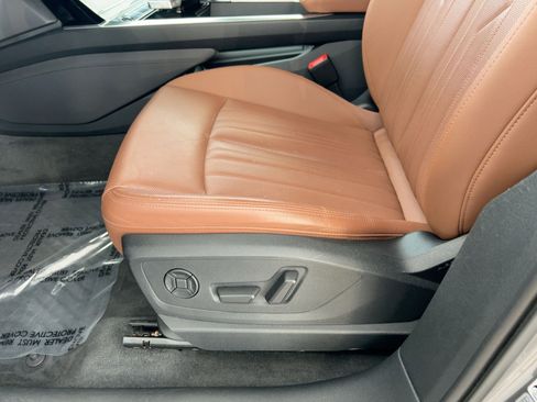 Used 2022 Audi e-tron Premium Plus w/ Premium Plus Package image 14