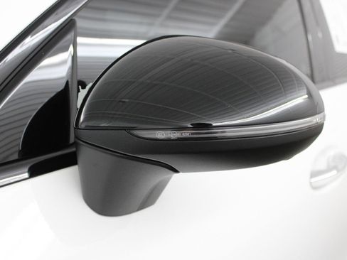 Used 2024 Mercedes-Benz GLC 300 image 7