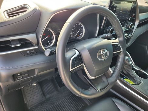 Used 2022 Toyota Highlander XLE image 26