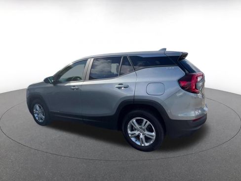 Used 2024 GMC Terrain SLE FWD image 9
