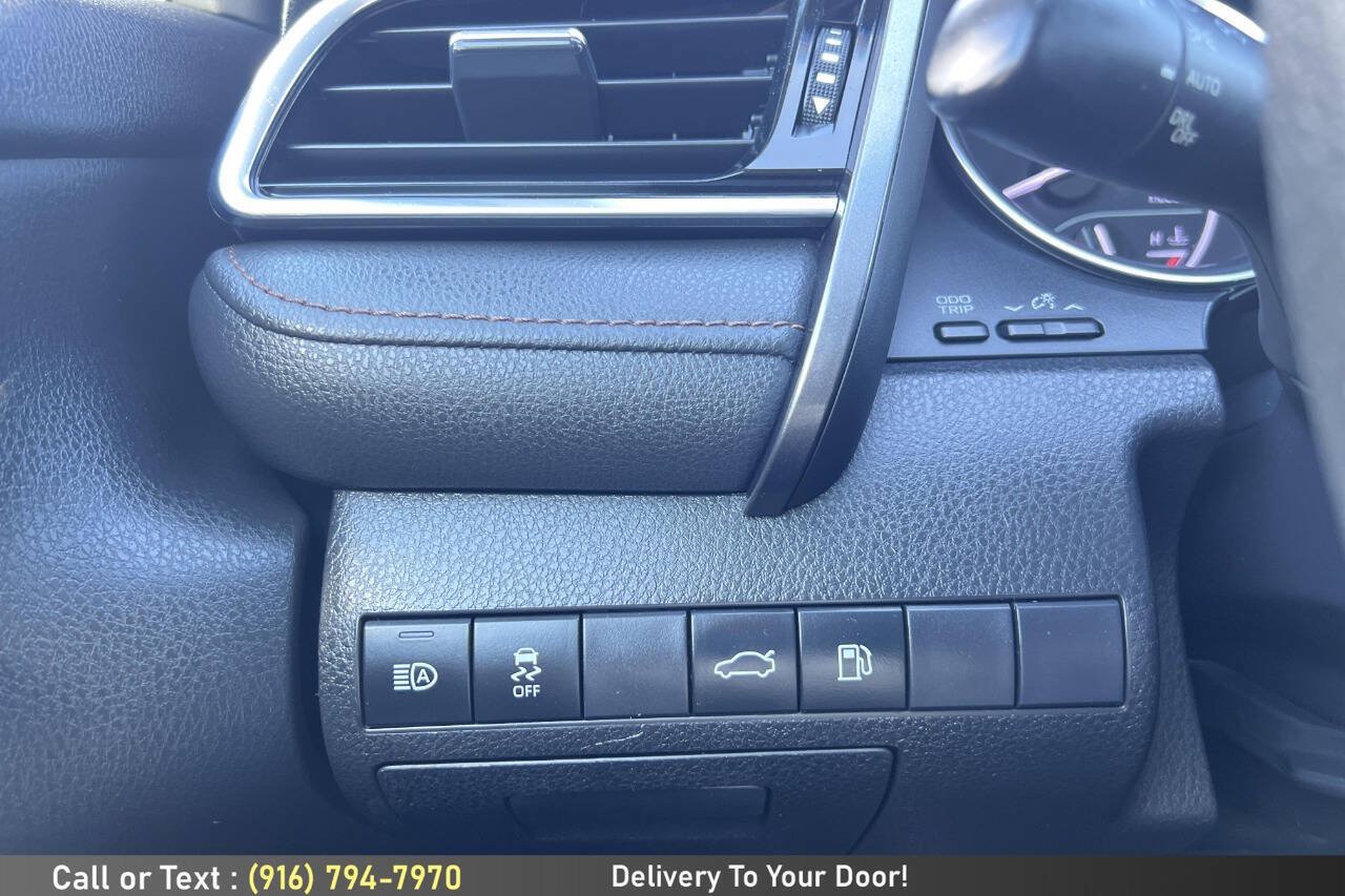 Used 2018 Toyota Camry LE FWD image 22