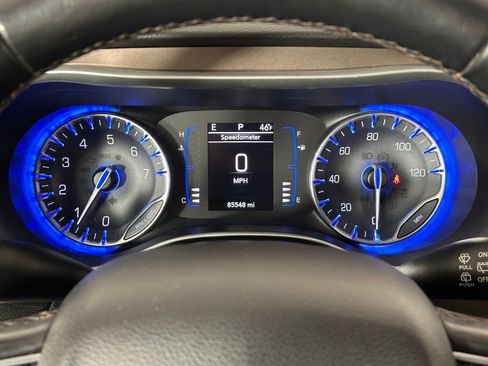 Used 2018 Chrysler Pacifica Touring-L w/ Premium Audio Group image 13