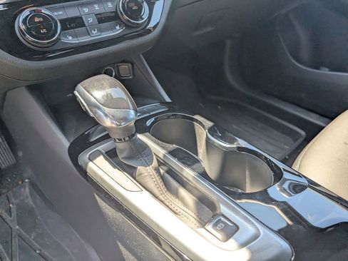 Used 2025 Buick Envista Sport Touring w/ Convenience I Package FWD image 23