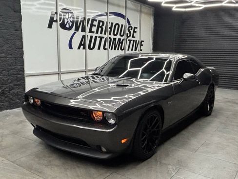 Used 2014 Dodge Challenger R/T RWD image 3