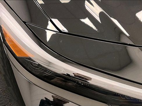 Certified 2025 Hyundai Elantra Sport image 23