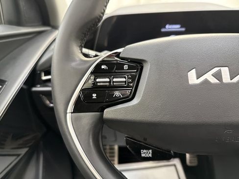 Certified 2023 Kia Niro EX Touring image 17