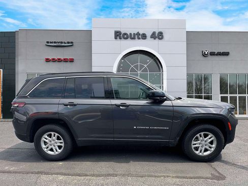 Used 2025 Jeep Grand Cherokee Laredo w/ Luxury Tech Group I AWD/4WD image 6
