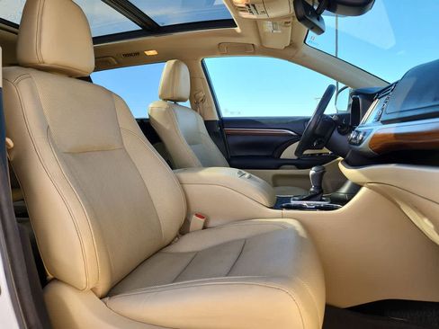 Used 2018 Toyota Highlander Limited Platinum image 18